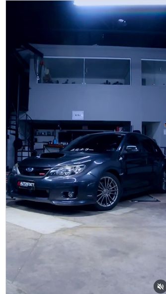Frame original do Subaru na Autostatt, com placa coberta pela identidade da oficina